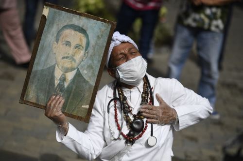 Venezuela celebra con júbilo a su primer santo: desde su estado crítico, el papa Francisco canoniza al “médico de los pobres” José Gregorio Hernández