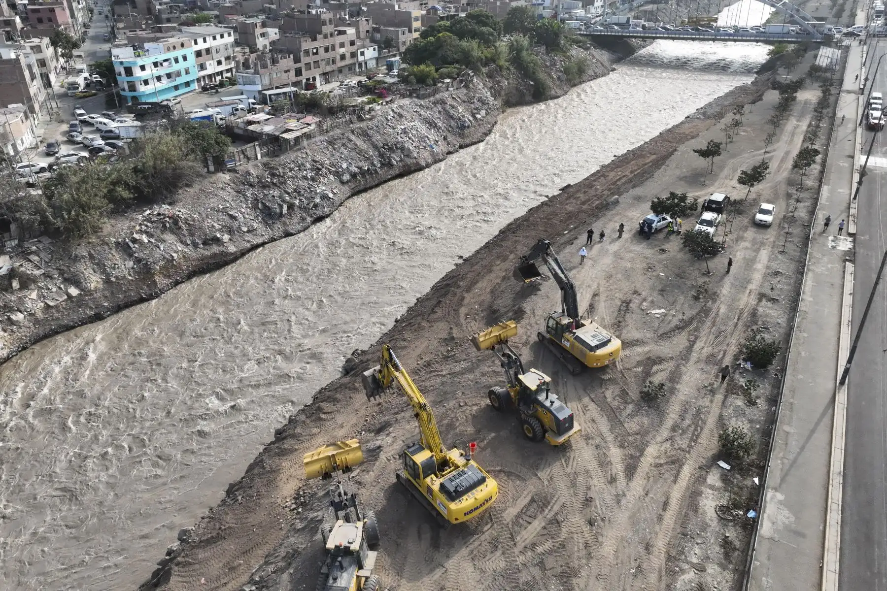 La Autoridad Nacional del Agua (ANA) culmina de manera exitosa labores en punto crítico en Carmen de la Legua.Trabajos en el río Rímac evitarán desbordes que afecten a vecinos.

Foto: ANDINA/Juan Carlos Guzmán Negrini