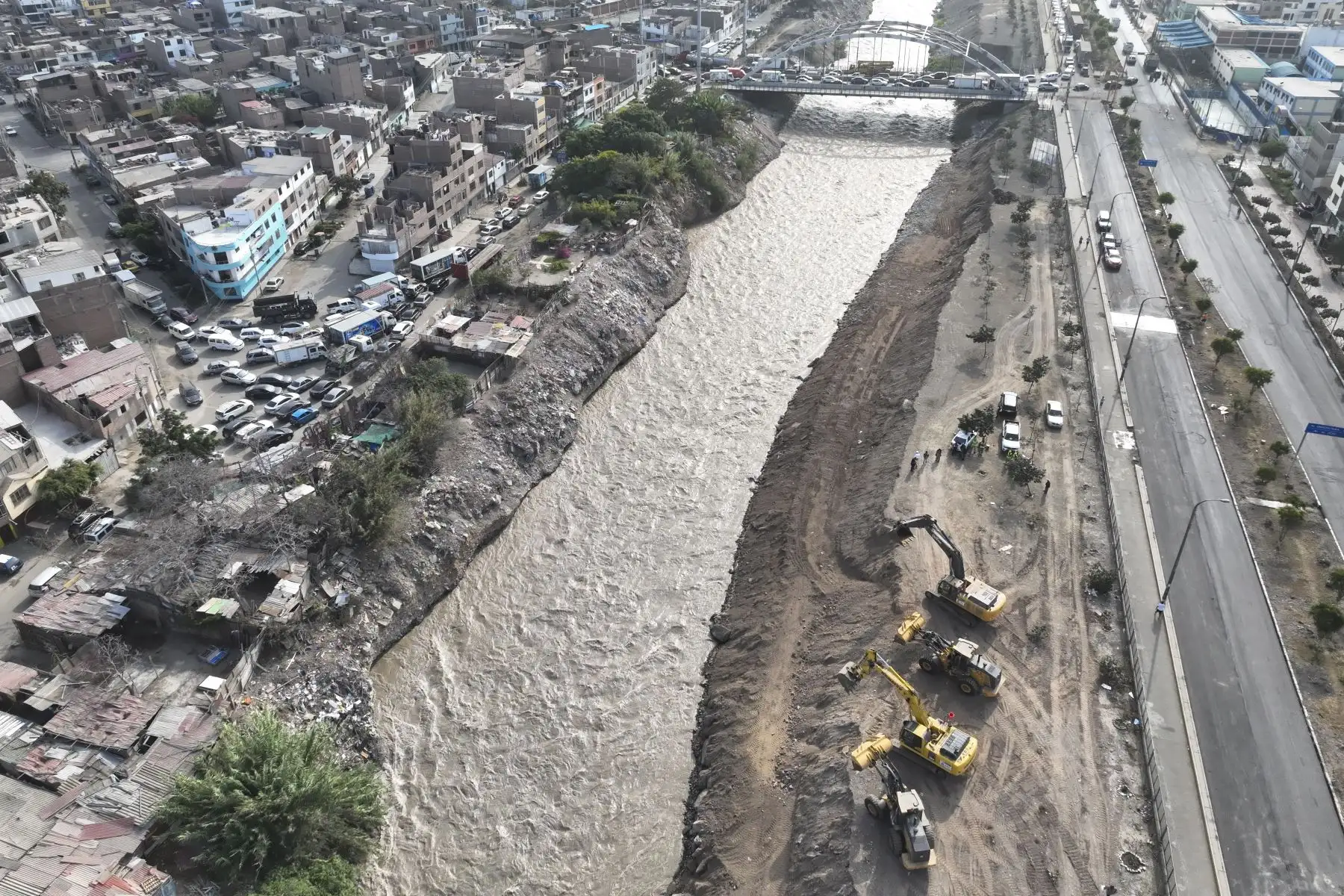 La Autoridad Nacional del Agua (ANA) culmina de manera exitosa labores en punto crítico en Carmen de la Legua.Trabajos en el río Rímac evitarán desbordes que afecten a vecinos.

Foto: ANDINA/Juan Carlos Guzmán Negrini
