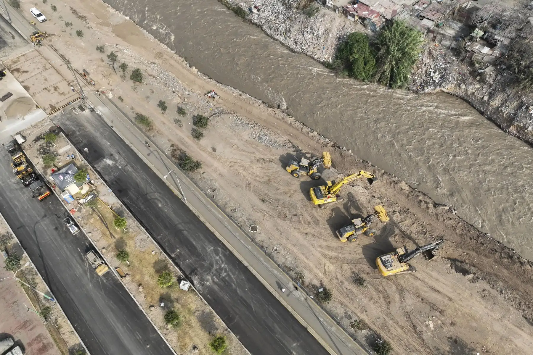 La Autoridad Nacional del Agua (ANA) culmina de manera exitosa labores en punto crítico en Carmen de la Legua.Trabajos en el río Rímac evitarán desbordes que afecten a vecinos.

Foto: ANDINA/Juan Carlos Guzmán Negrini