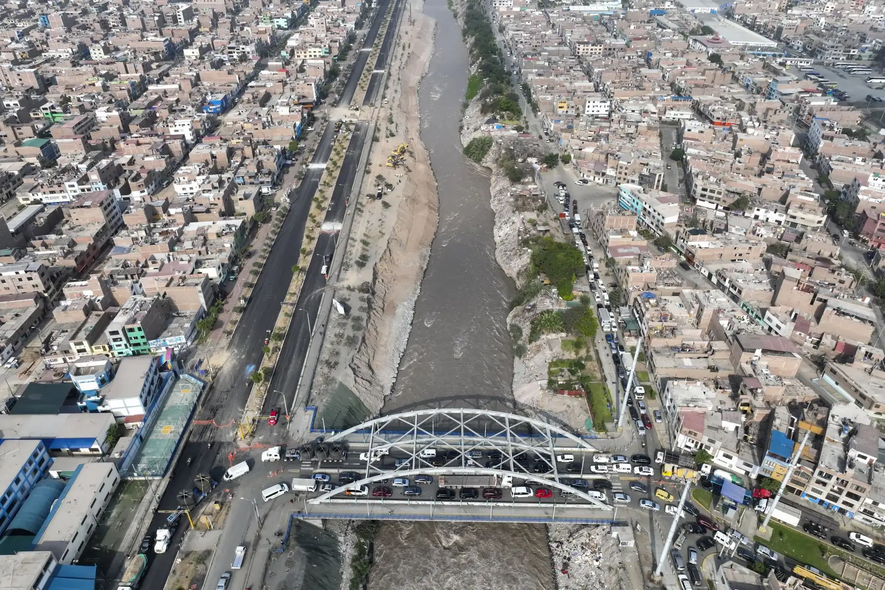 La Autoridad Nacional del Agua (ANA) culmina de manera exitosa labores en punto crítico en Carmen de la Legua.Trabajos en el río Rímac evitarán desbordes que afecten a vecinos.

Foto: ANDINA/Juan Carlos Guzmán Negrini