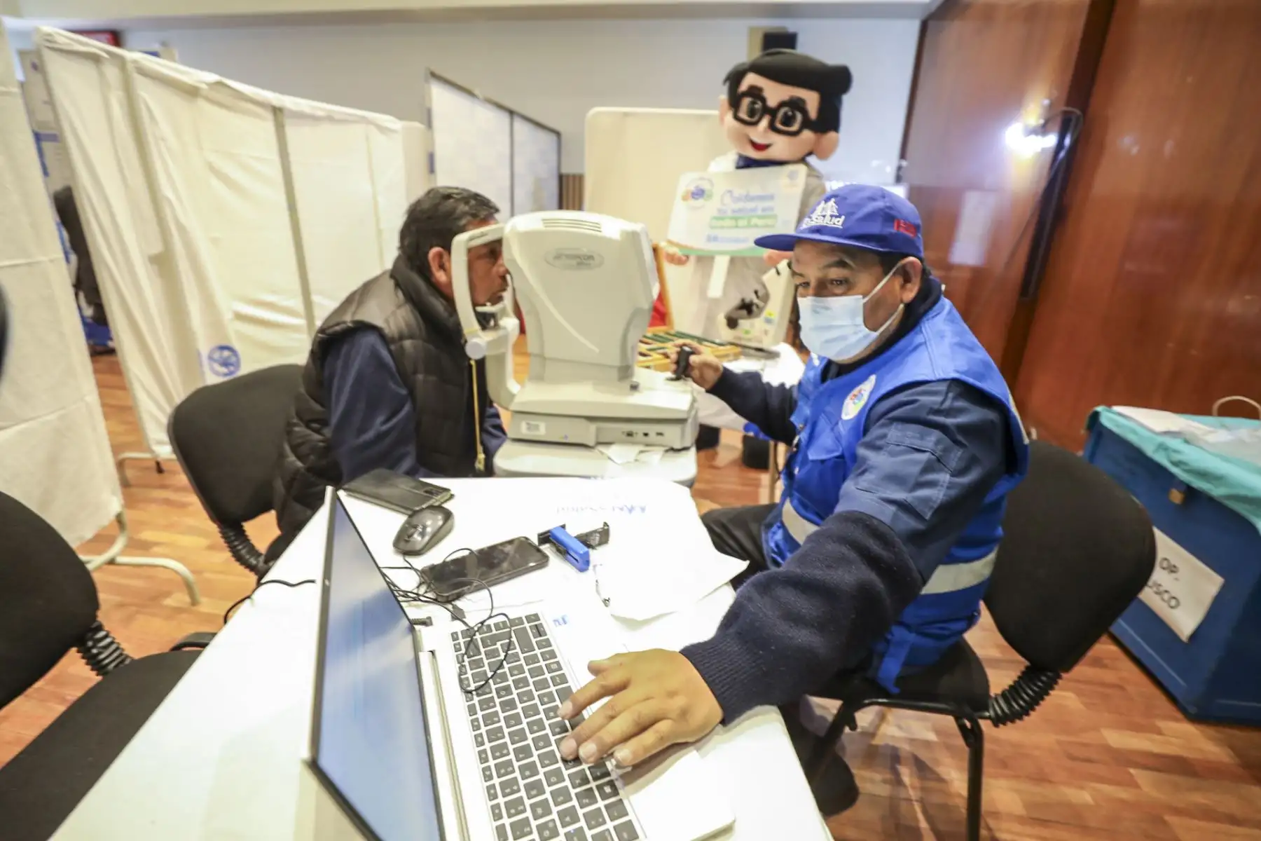 La jornada se llevará a cabo hasta el jueves 6 de marzo. Para alcanzar la meta, un equipo de 17 profesionales de la salud atenderá en dos turnos: de 7 a. m. a 1 p. m. y de 2 p. m. a 7 p. m.

Foto: ANDINA/Difusión