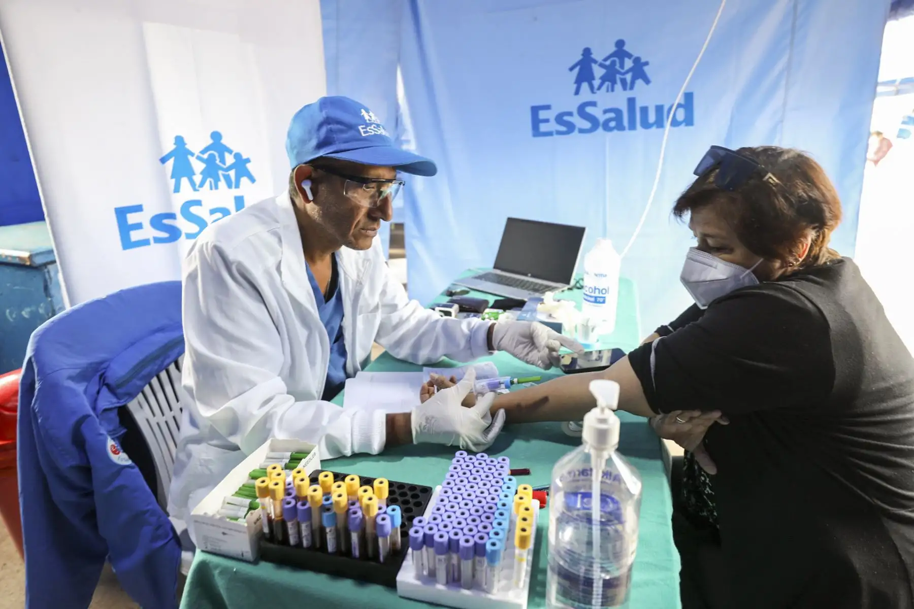 El Seguro Social de Salud (EsSalud) inició una jornada maratónica de atenciones médicas en la región Cusco con el objetivo de atender a la población asegurada y reducir la demanda acumulada en los centros asistenciales. 
Foto: ANDINA/Difusión