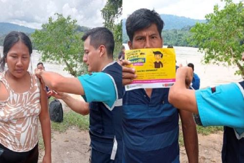 Pese a las lluvias, las brigadas de vacunación visitan casa por casa para acercar la vacuna.