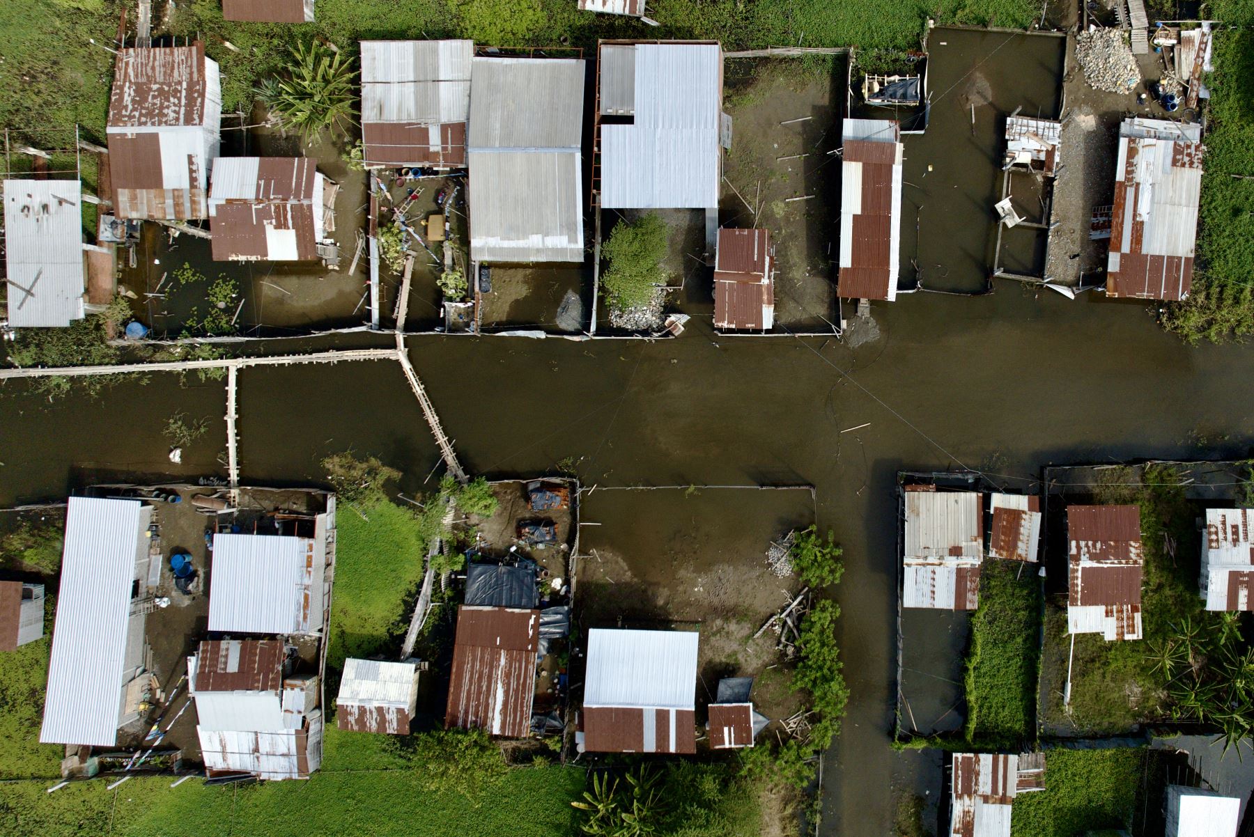 Vista aérea de casas afectadas por inundaciones en Yaguachi, Provincia de Guayas, Ecuador. AFP