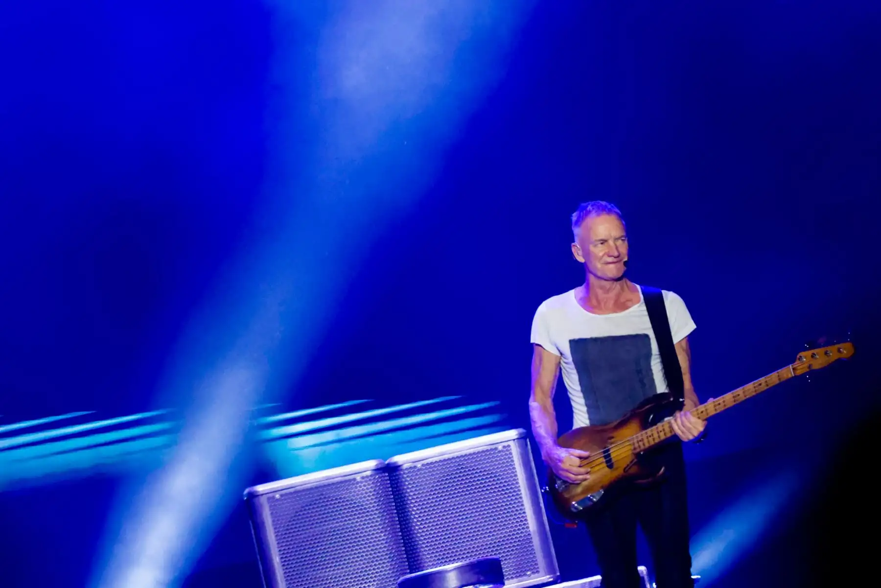 Sting regresó al Perú después de 14 años y deslumbró al público limeño con un espectacular concierto en Costa 21 como parte de su gira Sting 3.0. Con un show minimalista pero electrizante, repasó grandes éxitos como Message in a Bottle, Englishman in New York y Every Breath You Take. La noche cerró con Roxanne y Fragile, dejando a sus seguidores emocionados tras una presentación inolvidable. Foto: ANDINA/Luis Iparraguirre