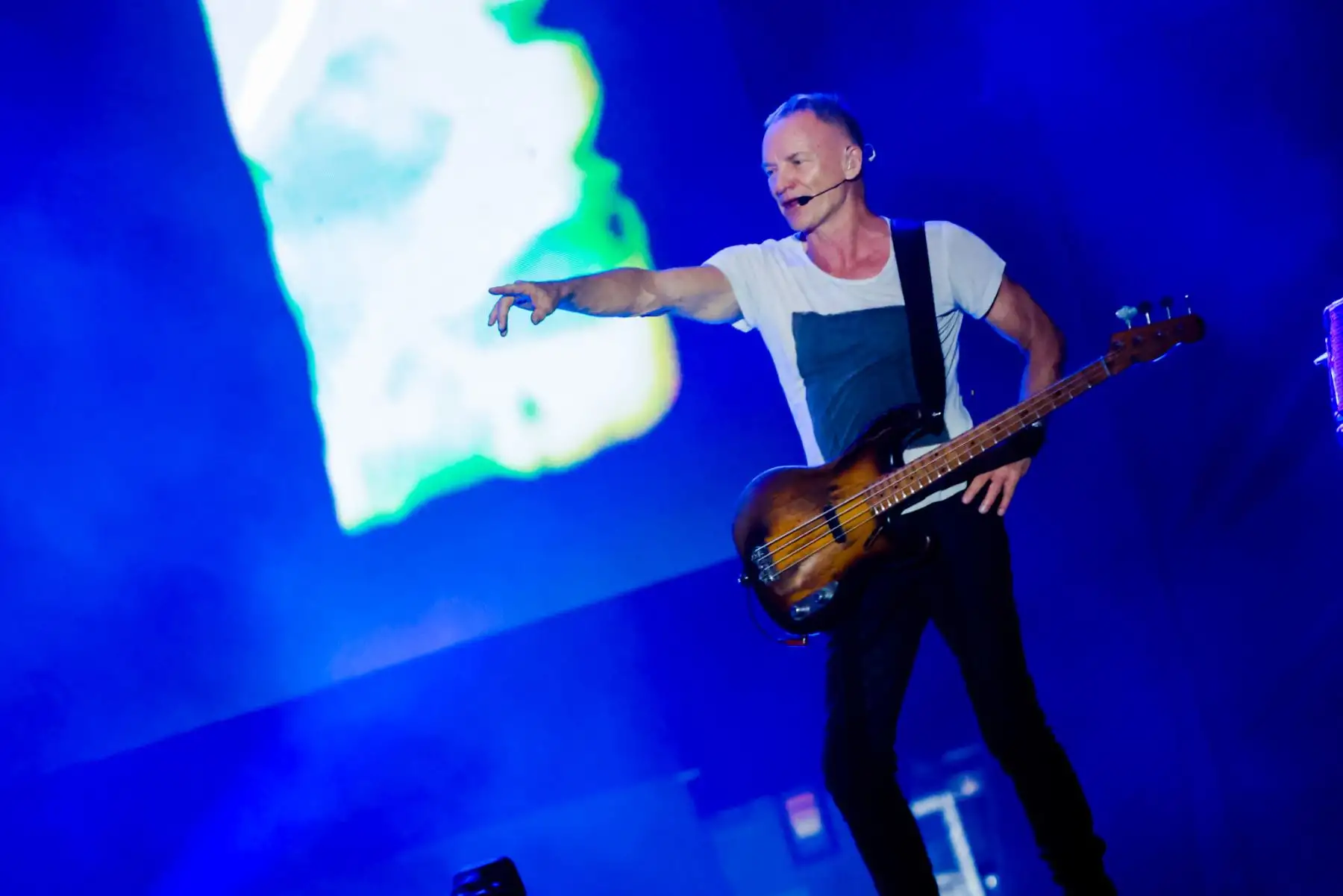 Sting regresó al Perú después de 14 años y deslumbró al público limeño con un espectacular concierto en Costa 21 como parte de su gira Sting 3.0. Con un show minimalista pero electrizante, repasó grandes éxitos como Message in a Bottle, Englishman in New York y Every Breath You Take. La noche cerró con Roxanne y Fragile, dejando a sus seguidores emocionados tras una presentación inolvidable. Foto: ANDINA/Luis Iparraguirre