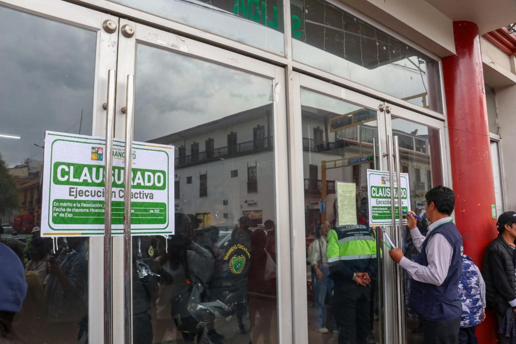 Por graves deficiencias estructurales y de seguridad la Municipalidad de Huancayo clausuró por 30 días calendario dos centros comerciales. ANDINA/Difusión