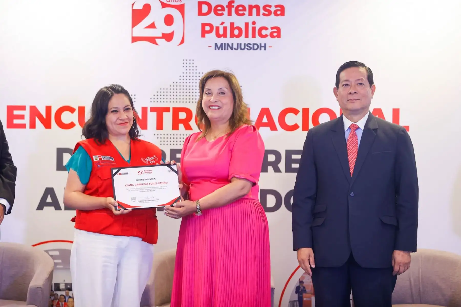 La presidenta de la república, Dina Boluarte, participa en el reconocimiento a los defensores públicos destacados, ello en el marco del 29 aniversario de creación de la Defensa Pública. Foto: ANDINA/Prensa Presidencia