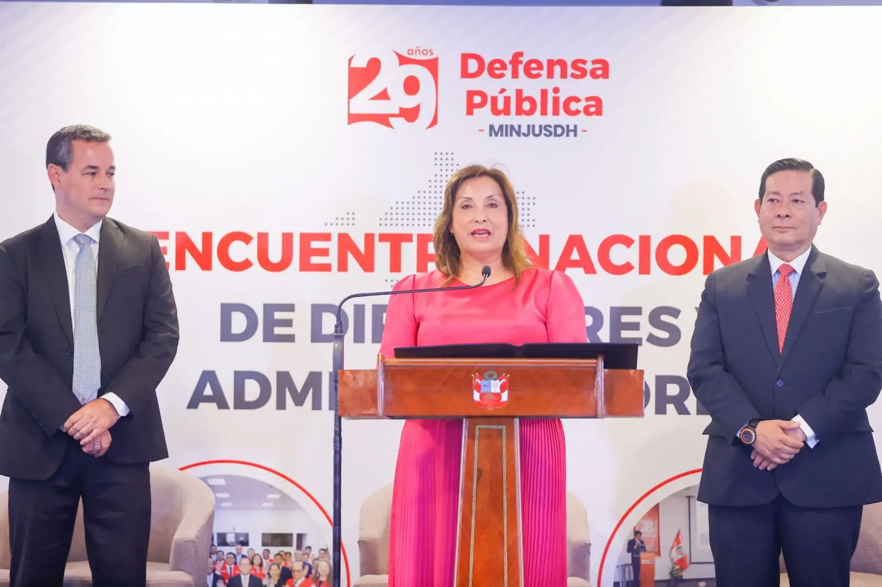 La presidenta de la república, Dina Boluarte, participa en el reconocimiento a los defensores públicos destacados, ello en el marco del 29 aniversario de creación de la Defensa Pública. Foto: ANDINA/Prensa Presidencia