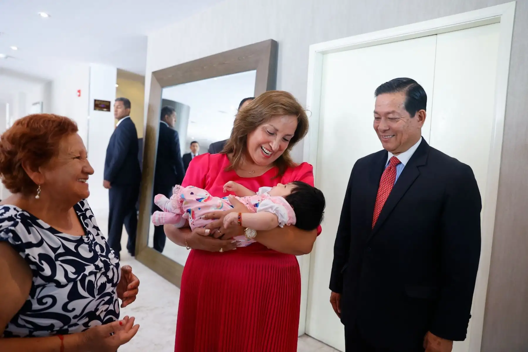 La presidenta de la república, Dina Boluarte, participa en el reconocimiento a los defensores públicos destacados, ello en el marco del 29 aniversario de creación de la Defensa Pública. Foto: ANDINA/Prensa Presidencia