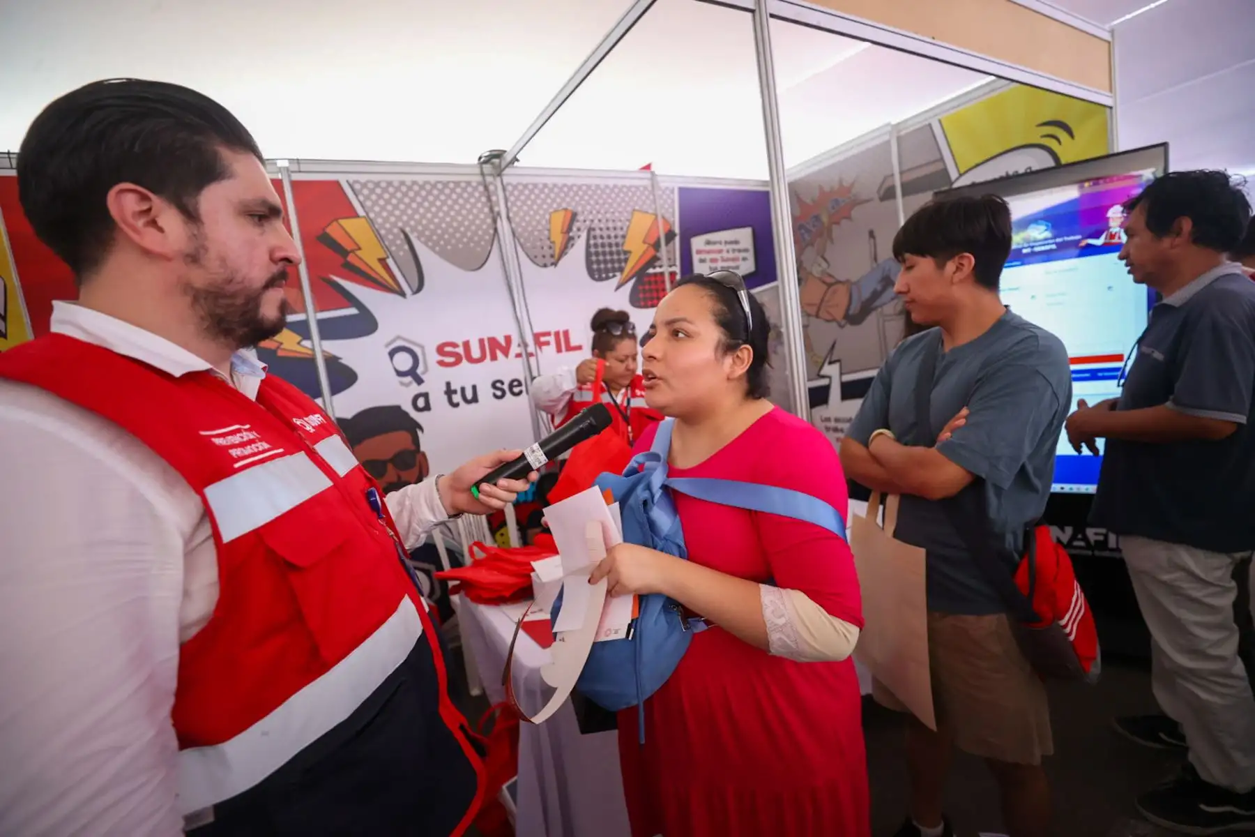 Feria del Empleo promovida por el ministerio de Trabajo, ofrece cerca de 8000 mil vacantes laborales. Los asistentes accederán también a los servicios de unas 300 instituciones públicas y fortalecerán sus competencias con conferencias gratuitas.

Foto: ANDINA/Juan Carlos Guzmán Negrini