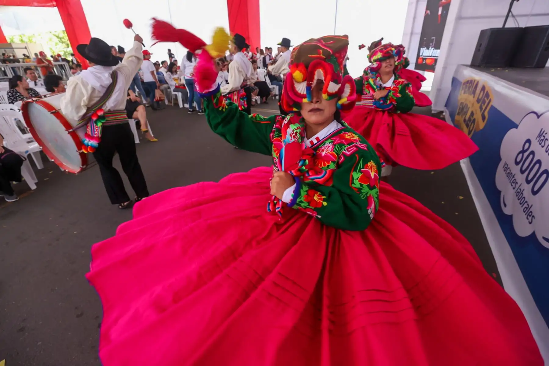 Show artístico por parte del Conjunto Nacional del Folklor (Huaylarsh moderno) en el marco de la Feria del Empleo promovida por el ministerio de Trabajo.

Foto: ANDINA/Juan Carlos Guzmán Negrini