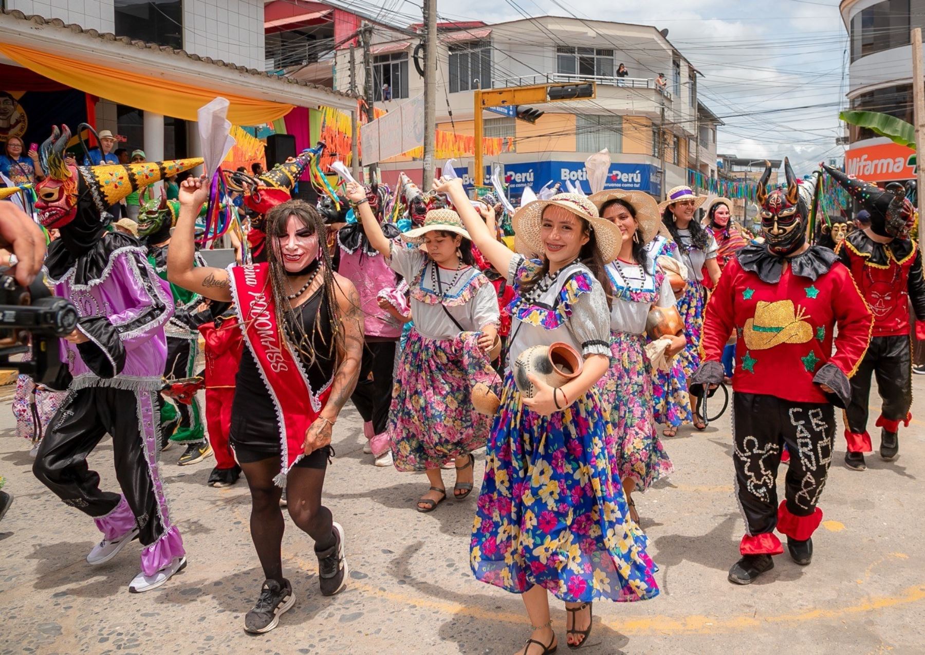 Un fin de fiesta inolvidable se vivió en Rioja en la última fecha del carnaval. Cientos de personas tomaron las calles para disfrutar de la fiesta. ANDINA/Difusión