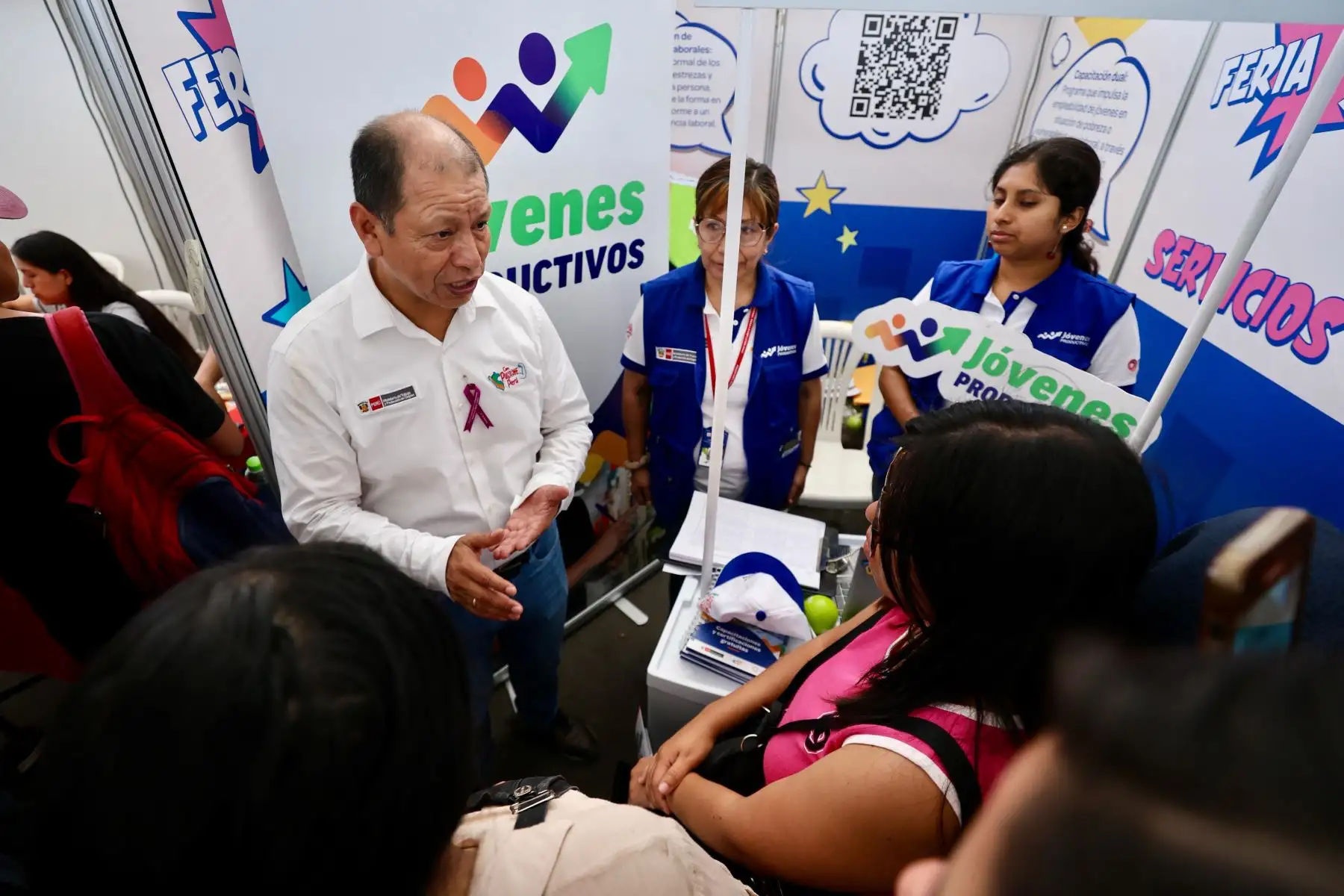 El ministro de Trabajo Daniel Maurate, recorrió stands de la Feria del Empleo 2025 en el cual se ofrecerán más de 8000 vacantes laborales.

Foto: ANDINA/Juan Carlos Guzmán Negrini