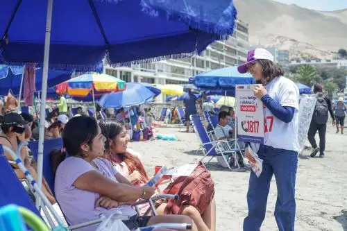 Equipo del Ministerio de Cultura recorre playas para alertar contra discriminación étnico-racial. Foto: Difusión