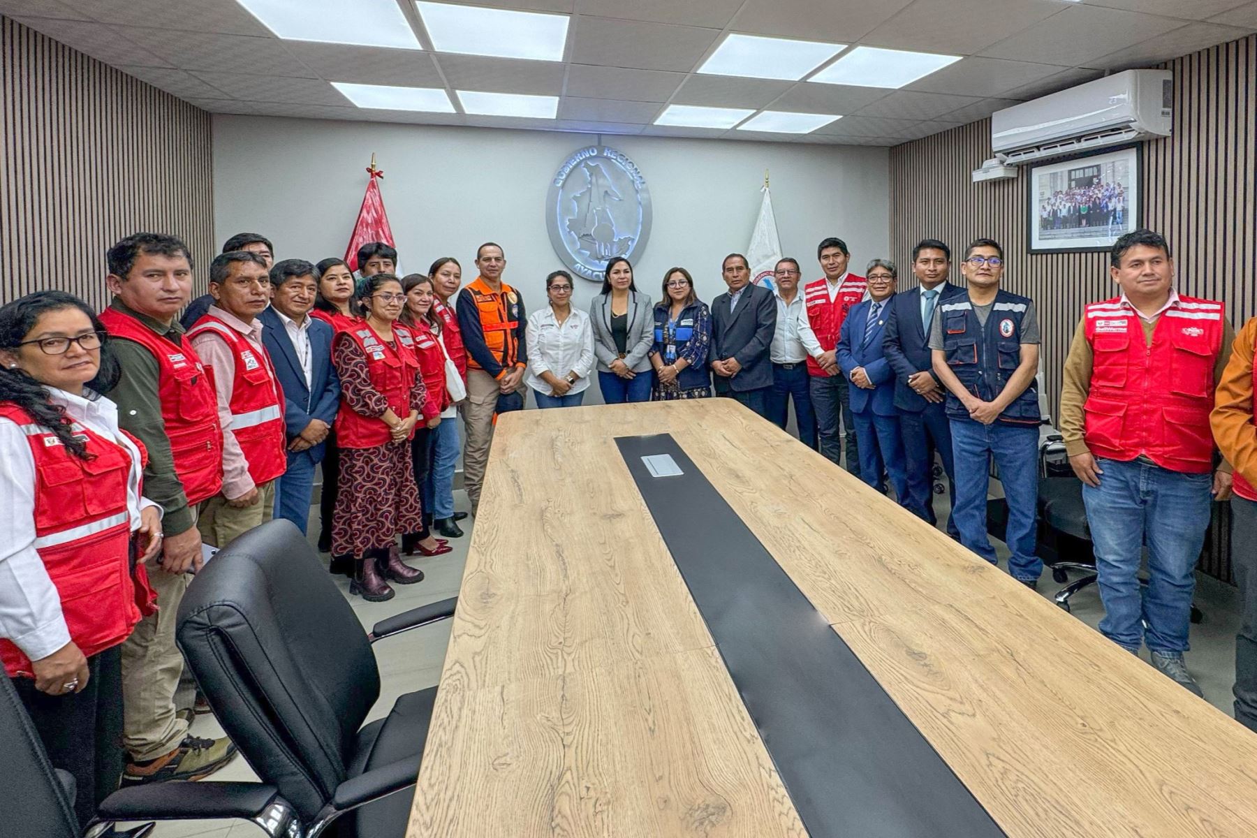 La ministra de Desarrollo e Inclusión Social, Leslie Urteaga, se reunió con autoridades regionales de Ayacucho. Foto: Midis