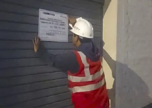 Sutran clausuró un centro de inspección técnica vehicular por presentar irregularidades en su funcionamiento como entregar certificados de inspección sin presentar pruebas que lo sustenten. ANDINA/Difusión
