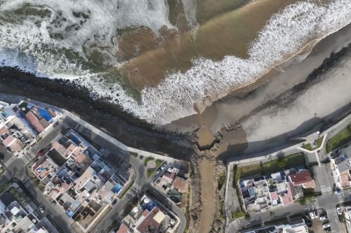 Distrito de Punta Hermosa al sur de Lima registra huaico tras activación de quebrada