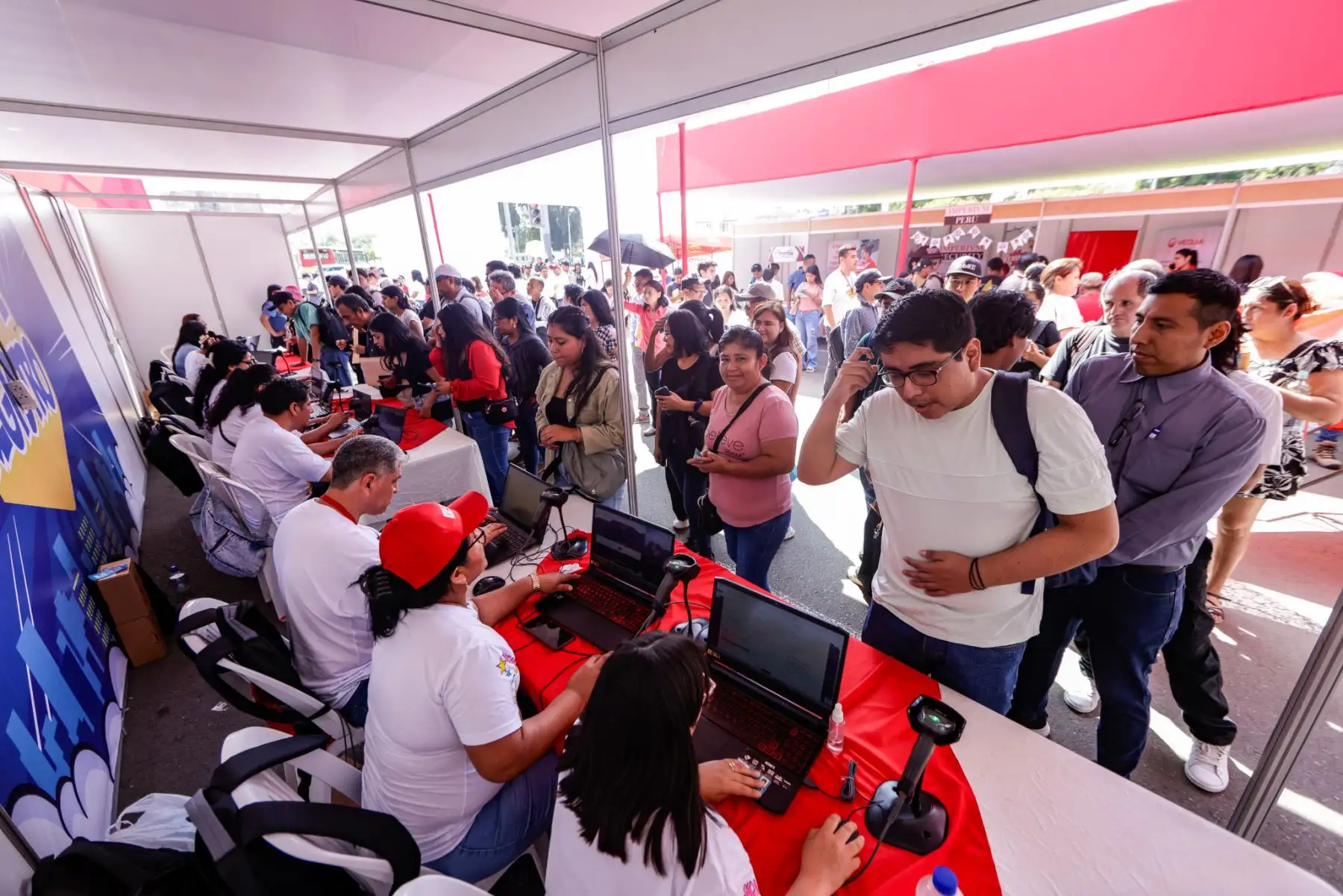 Además de la preparación profesional del postulante, se valorará el compromiso con la vocación de servicio, el trabajo en equipo y la comunicación efectiva.