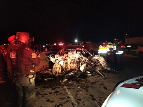 Al menos cuatro personas fallecidas y más de 30 heridas dejó un múltiple choque ocurrido en la carretera Juliaca - Puno, en la región Puno.