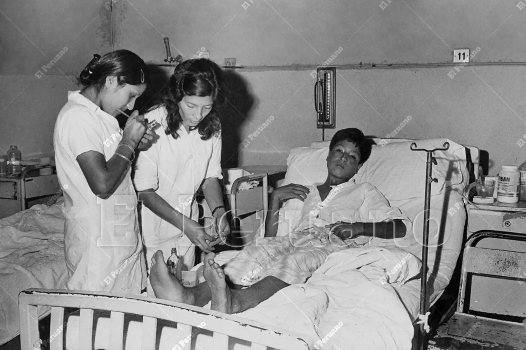 Lima - 18 marzo 1975 / Atención a pacientes en una de las salas de internos del Hospital Dos de Mayo. Foto: Archivo Histórico de El Peruano / Próspero Montoro