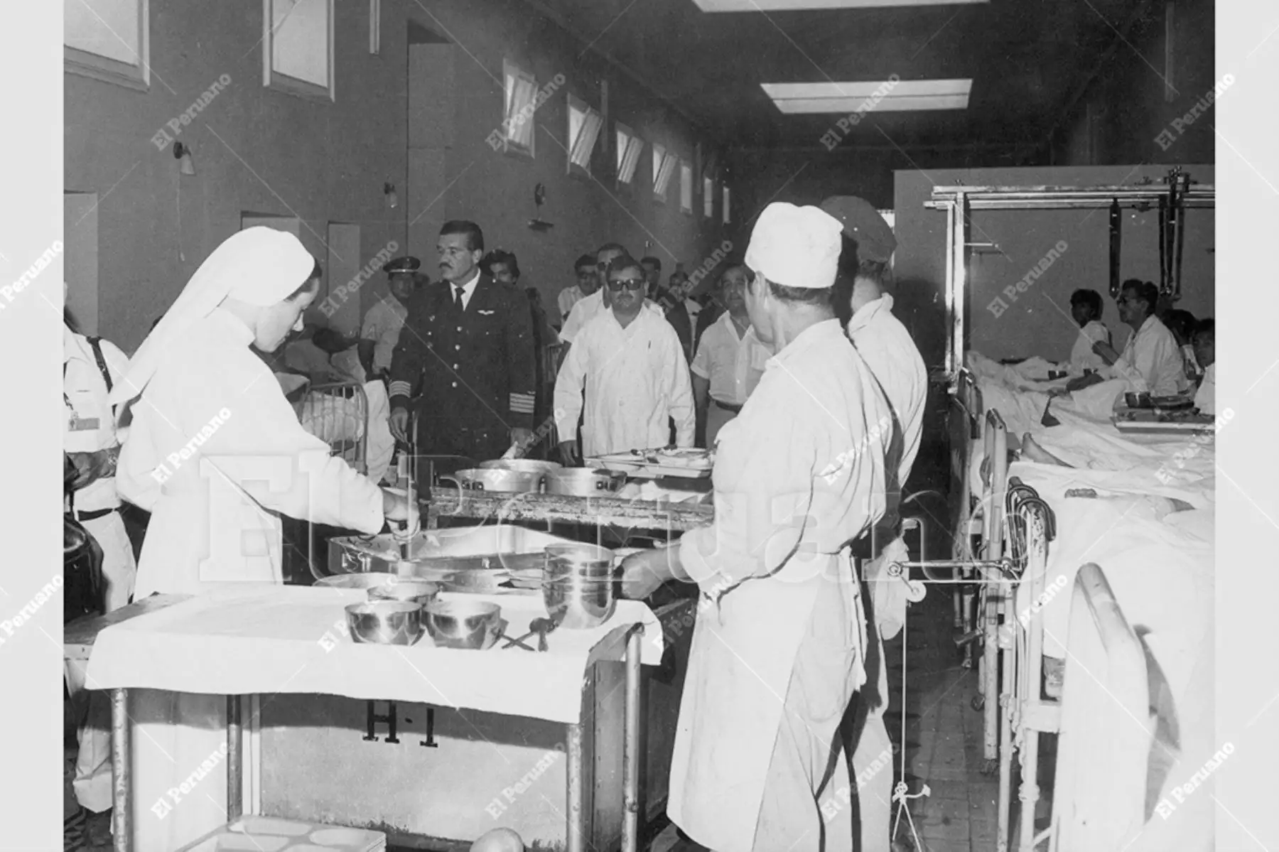 Lima - 18 marzo 1975 / Inspección de la atención y servicios que reciben los pacientes del Hospital Dos de Mayo. Foto: Archivo Histórico de El Peruano / Próspero Montoro