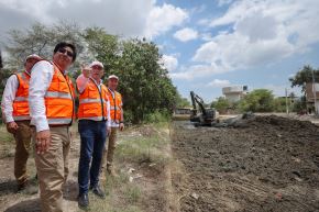 Desde Piura, el ministro Vivienda informó que se descolmatarán más de 55,000 metros cúbicos de lodo de las quebradas Foto: ANDINA/MVCS