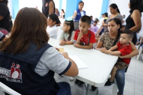 La Municipalidad de Independencia, en coordinación con el Registro Nacional de Identificación y Estado Civil (Reniec), realiza campañas gratuitas de emisión, renovación y duplicado del Documento Nacional de Identidad (DNI) electrónico para niños, niñas y adolescentes. Foto: RENIEC