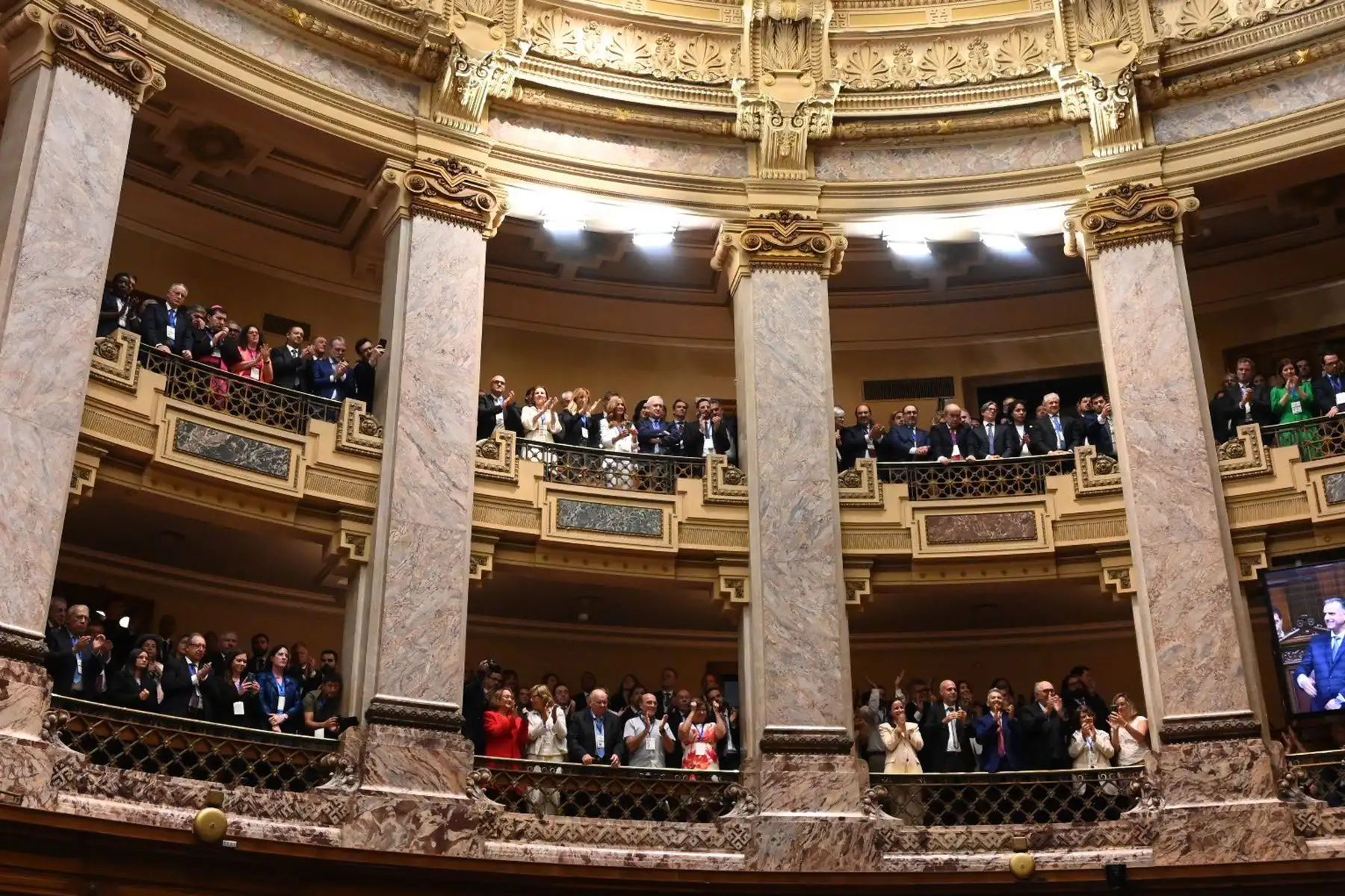 El presidente del Consejo de Ministros, Gustavo Adrianzén, participa en la Ceremonia de Compromiso de Honor Constitucional, que se celebra en el Palacio Legislativo con motivo de la toma de posesión de Orsi Yamandu como presidente de Uruguay.
Foto: PCM