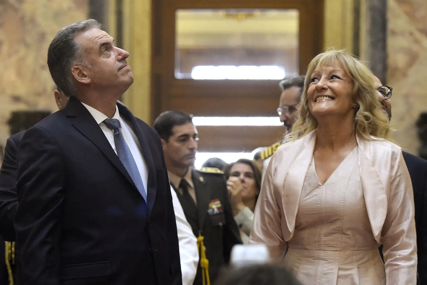 El nuevo presidente de Uruguay, Yamandu Orsi , y la vicepresidenta Carolina Cosse, asisten a la Ceremonia de Compromiso de Honor Constitucional en el Palacio Legislativo de Montevideo.
Foto: AFP