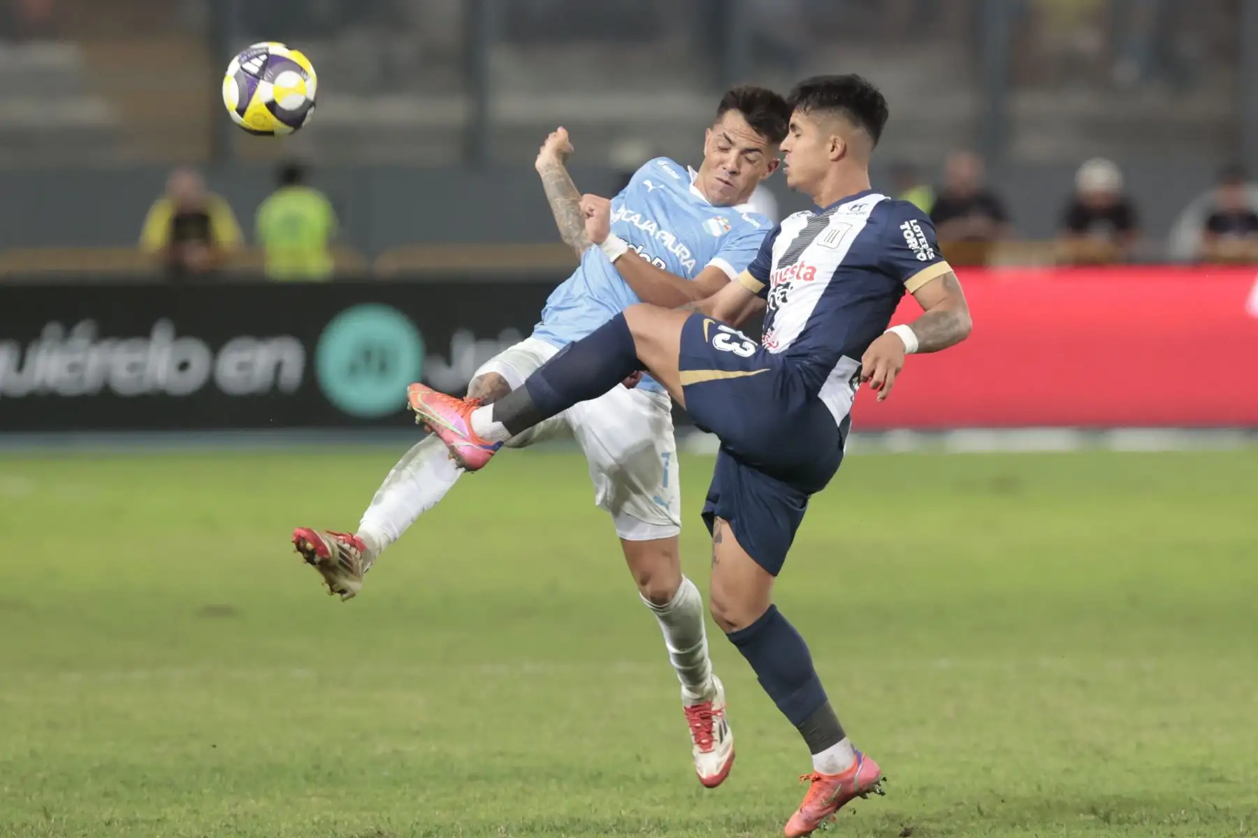Alianza Lima, volvió a ver la victoria tras vencer por 2 goles a 1 a Sporting Cristal en el partido que se desarrolló en el Estadio Nacional.
Foto: ANDINA/Vidal Tarqui