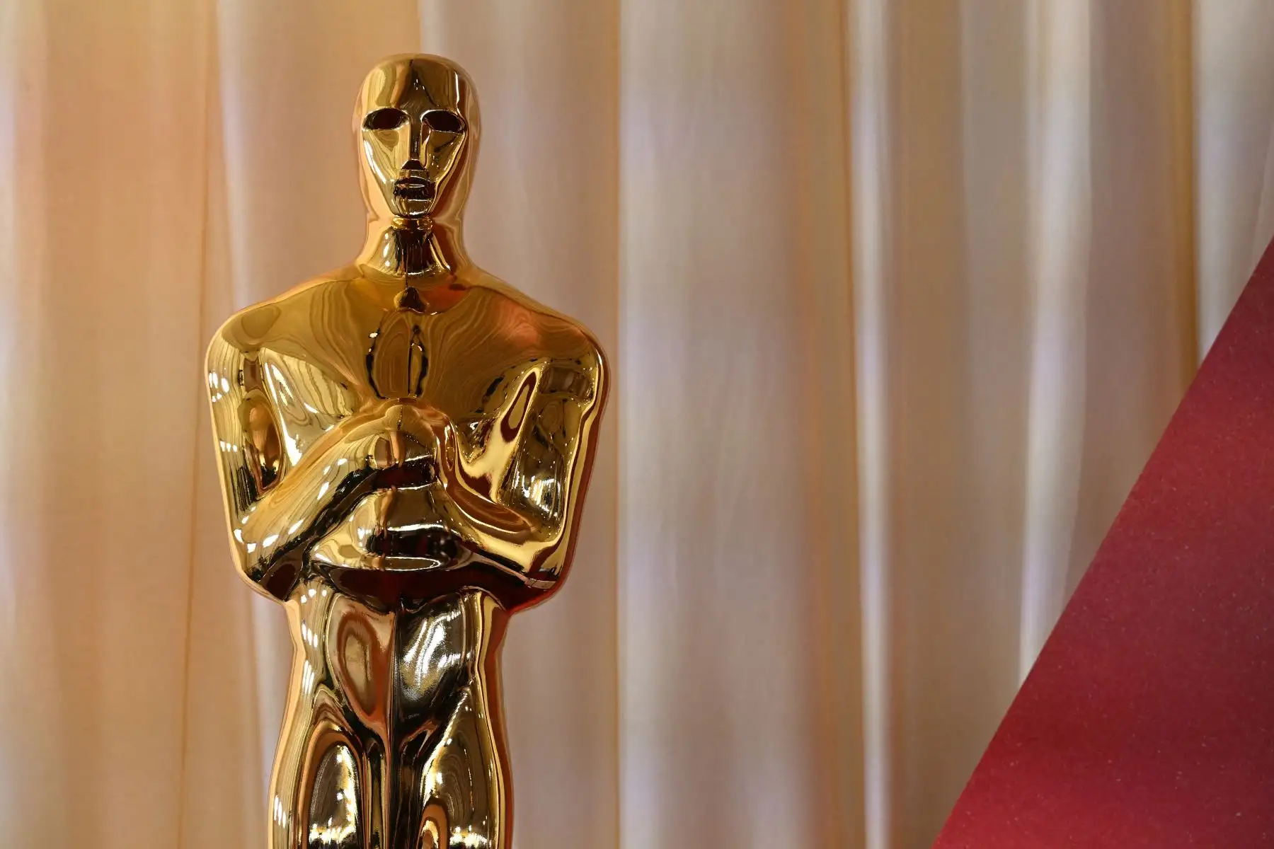 Se ve una estatua del Oscar en la alfombra roja durante la 97a edición anual de los Premios de la Academia en el Dolby Theatre de Hollywood, California.
Foto: AFP