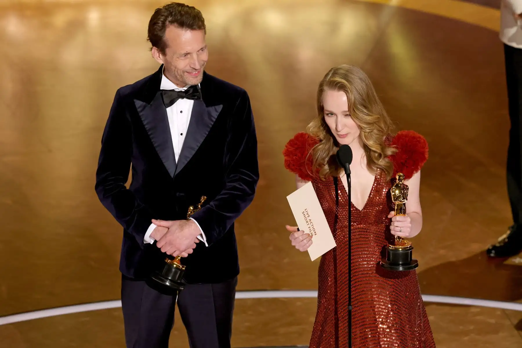 Trent y Victoria Warmerdam aceptan el premio al cortometraje de acción en vivo por "I