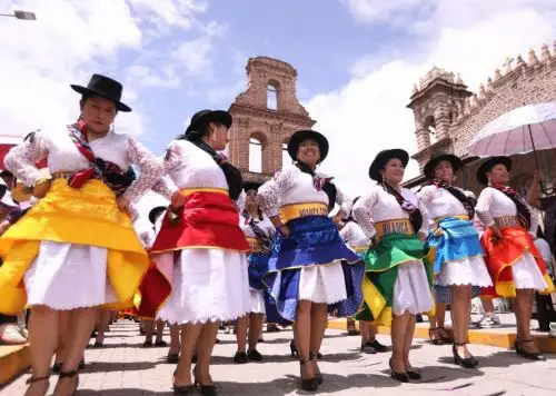 Ayacucho vibra al ritmo del carnaval. Cientos de turistas participan de una de las fiestas tradicionales más importantes de Perú. ANDINA/Difusión
