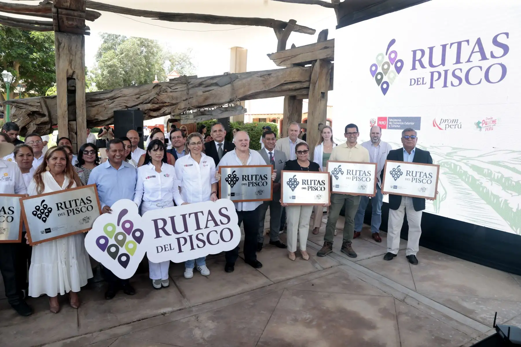 El Mincetur presenta una nueva experiencia de las Rutas del Pisco en Ica y otorga distintivos a las bodegas pisqueras que forman parte de este recorrido en la región. Foto: ANDINA/Vidal Tarqui
