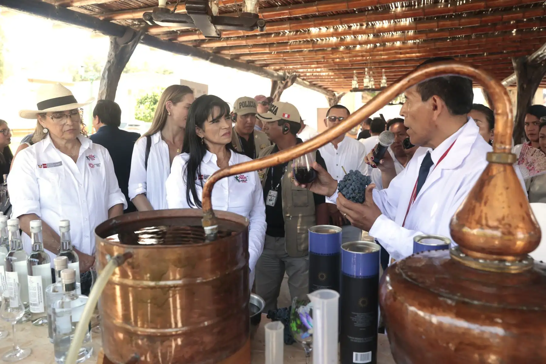 El Mincetur presenta una nueva experiencia de las Rutas del Pisco en Ica y otorga distintivos a las bodegas pisqueras que forman parte de este recorrido en la región. Foto: ANDINA/Vidal Tarqui