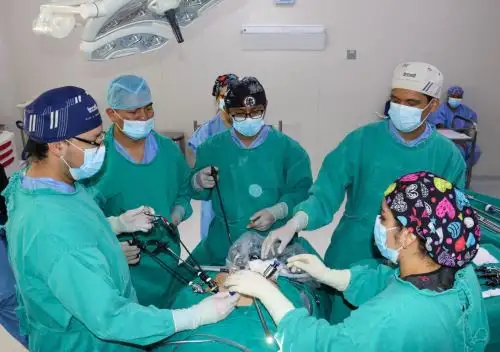 Médicos del hospital Daniel Alcides Carrión, de Huancayo, llevaron a cabo por primera vez una cirugía metabólica en una paciente afectada por la obesidad. Foto: ANDINA/difusión.