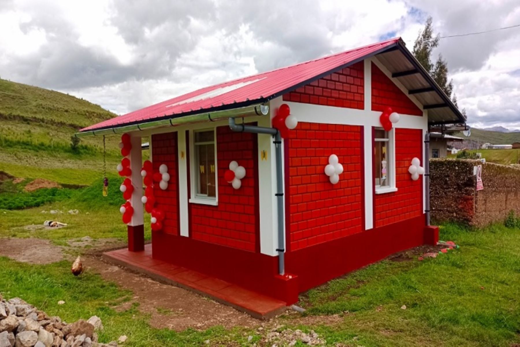 A nivel regional, se culminó la construcción de 667 viviendas en las zonas rurales de las provincias de Acobamba, Castrovirreyna, Churcampa y Huancavelica.
