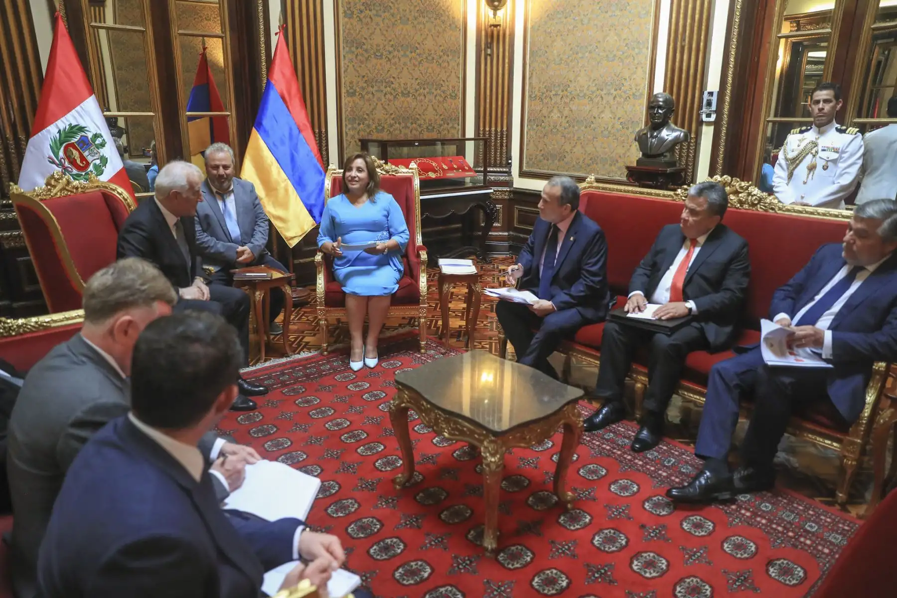 La presidenta de la república, Dina Ercilia Boluarte Zegarra, sostuvo una reunión de trabajo en Palacio de Gobierno con el presidente de Armenia, Vahagn Khachaturyan, para fortalecer la cooperación bilateral y promover nuevas oportunidades de desarrollo. Foto: ANDINA/Prensa Presidencia