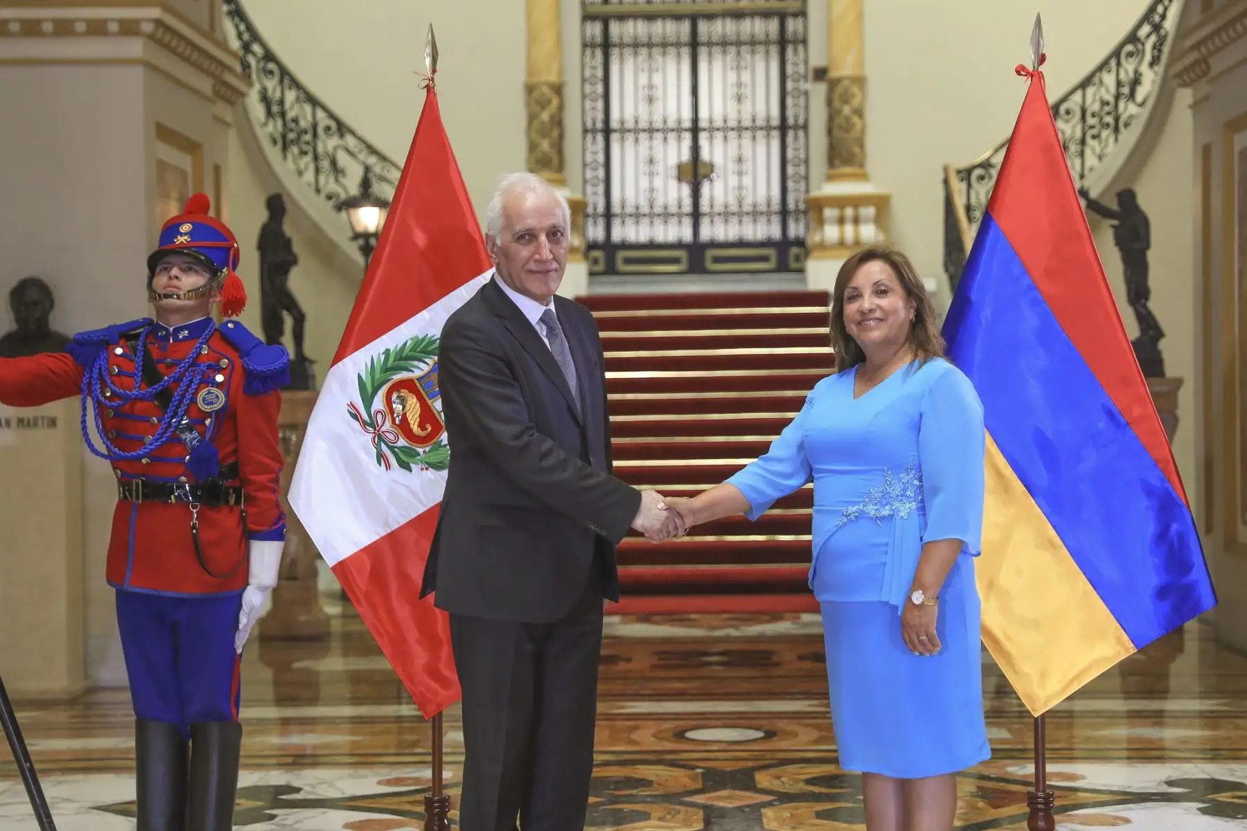 La presidenta de la república, Dina Ercilia Boluarte Zegarra, sostuvo una reunión de trabajo en Palacio de Gobierno con el presidente de Armenia, Vahagn Khachaturyan, para fortalecer la cooperación bilateral y promover nuevas oportunidades de desarrollo. Foto: ANDINA/Prensa Presidencia