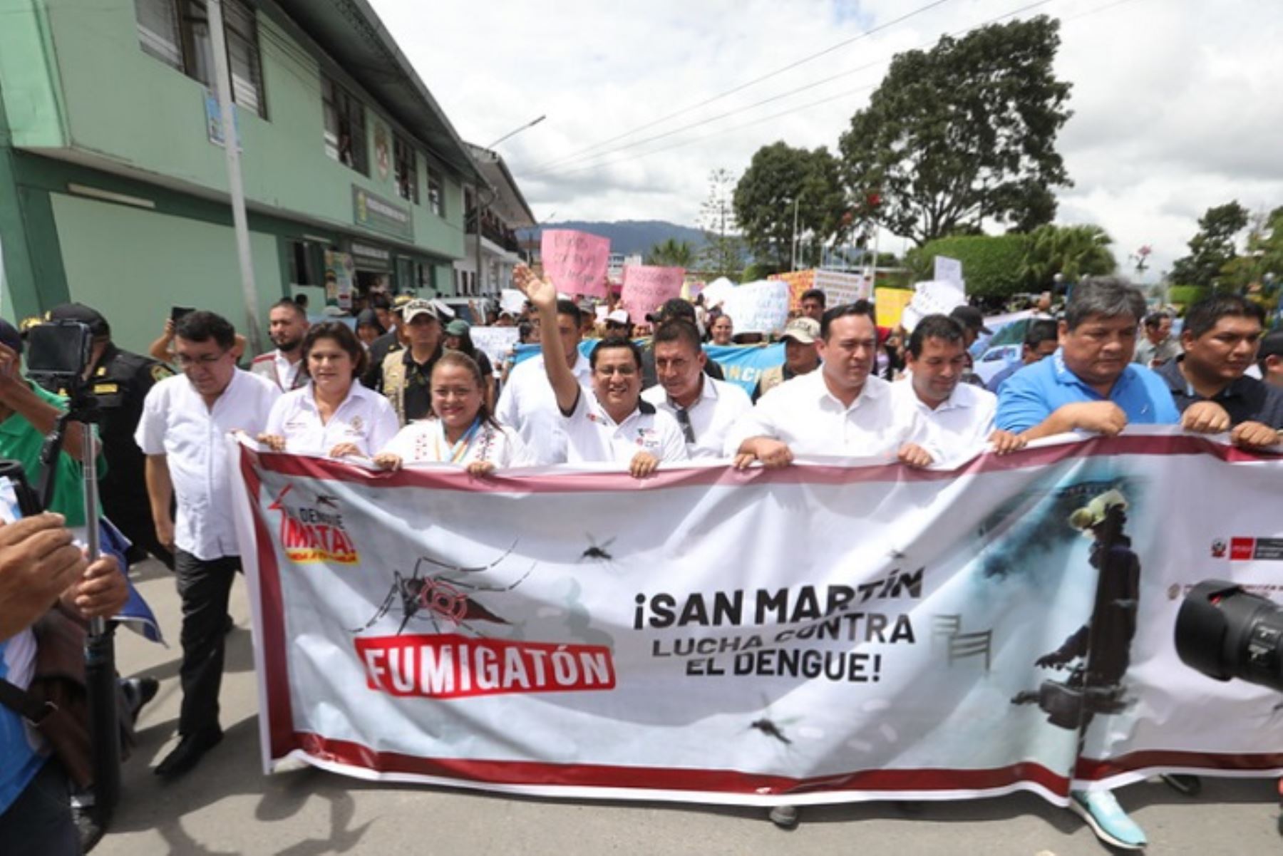 El ministro César Vásquez participó en un pasacalle por la ciudad de Moyobamba, con la finalidad de convocar a la ciudadanía en las tareas de prevención.
