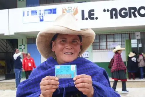 Se detectó 109 mil votantes peruanos que aún poseen el DNI amarillo con la fotografía de niño o adolescente, pese a que son adultos.