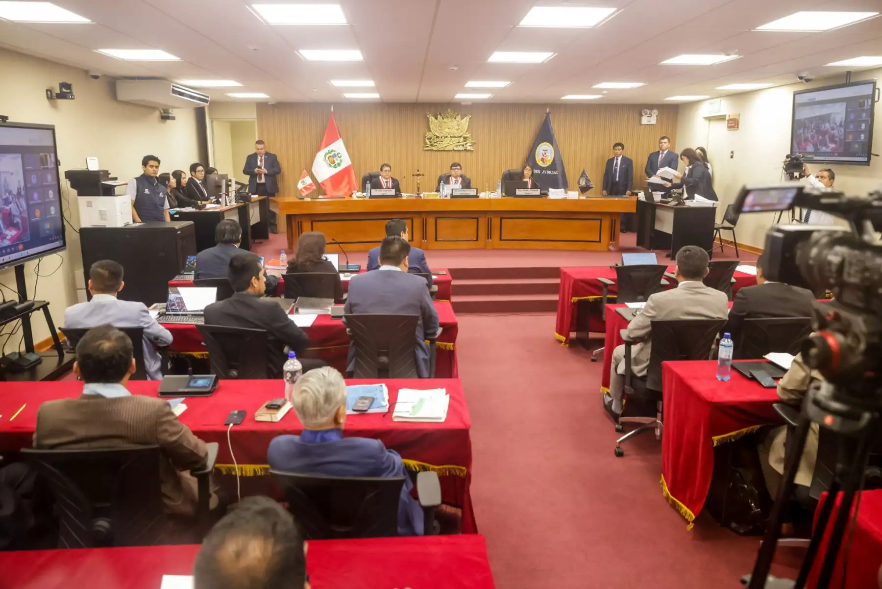 El Poder Judicial ha iniciado el juicio oral contra el expresidente Pedro Castillo por el intento de golpe de Estado del 7 de diciembre de 2022. Castillo enfrenta este juicio junto con sus exministros Betssy Chávez y Willy Huerta, quienes también son investigados por su presunta participación. Foto: ANDINA/Luis Iparraguirre