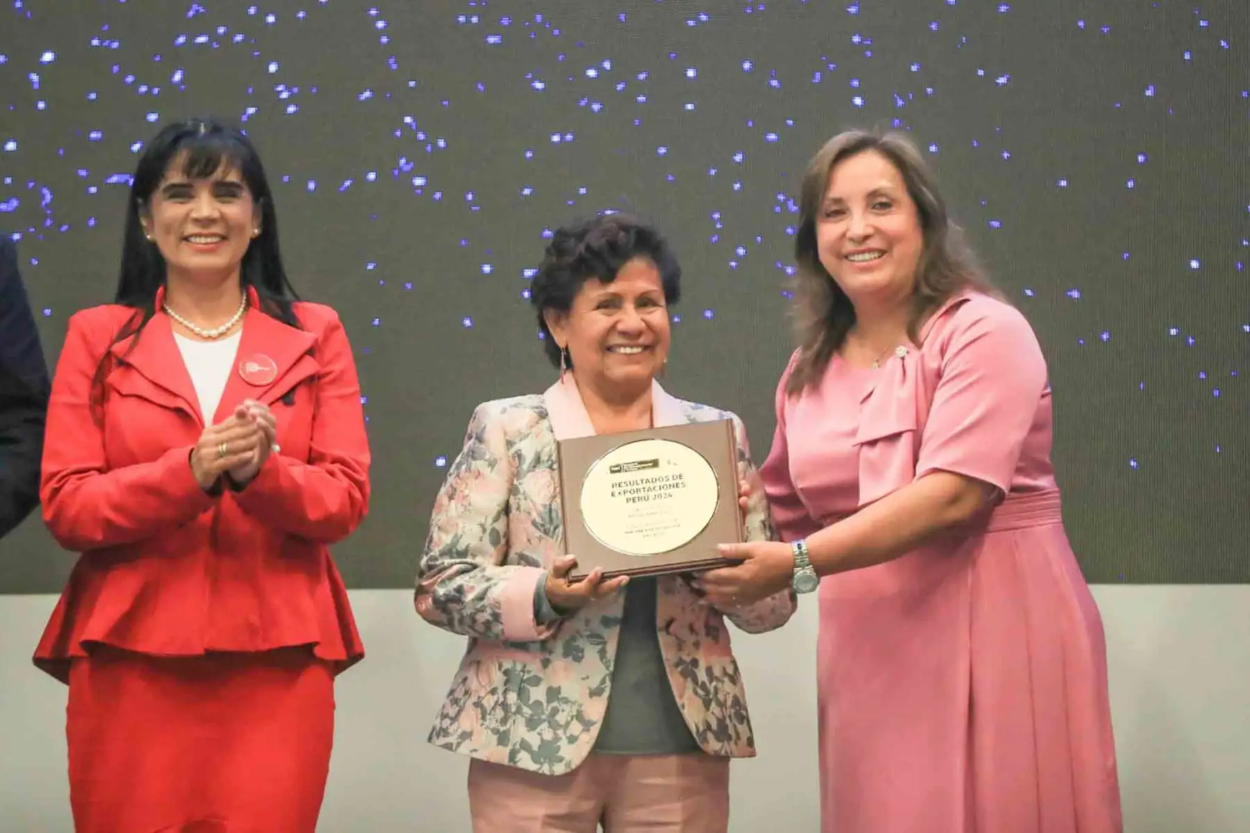 La presidenta Dina Boluarte participa en la presentación de los resultados de las exportaciones 2024, que alcanzaron un récord de $74.7 mil millones. Foto: ANDINA/Prensa Presidencia