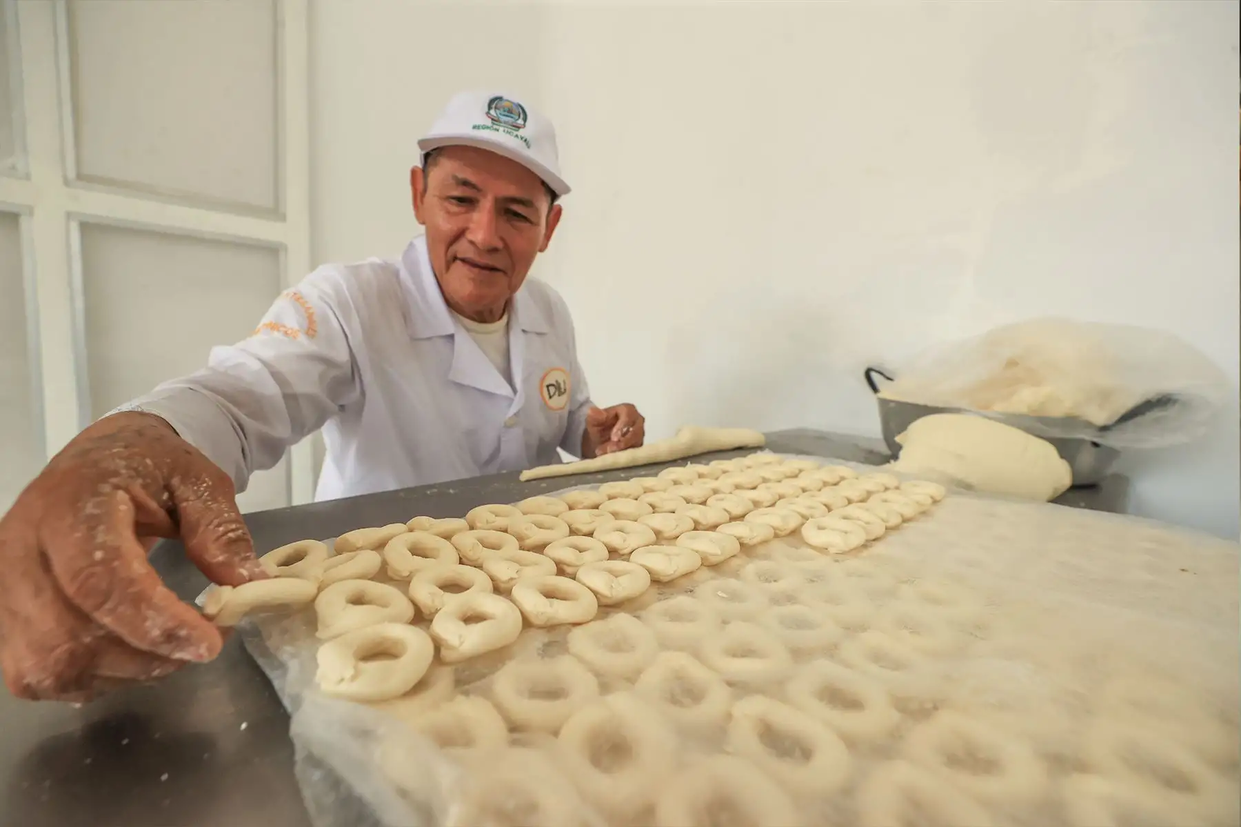 Dulces tradicionales ucayalinos casi olvidados resurgen y deleitan paladares con éxito gracias a empresa impulsada por mujeres que los elabora artesanalmente Foto: ANDINA/Braian Reyna