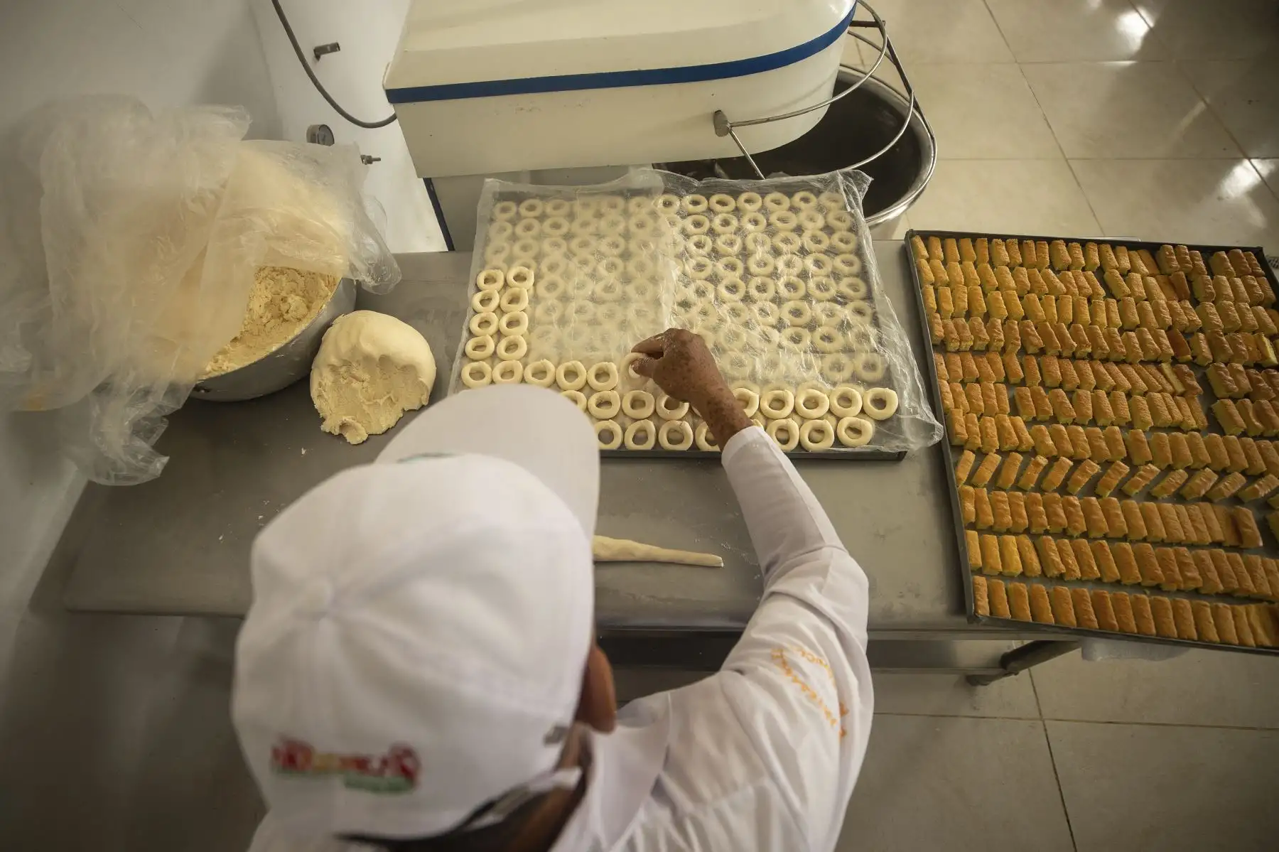 Dulces tradicionales ucayalinos casi olvidados resurgen y deleitan paladares con éxito gracias a empresa impulsada por mujeres que los elabora artesanalmente Foto: ANDINA/Braian Reyna