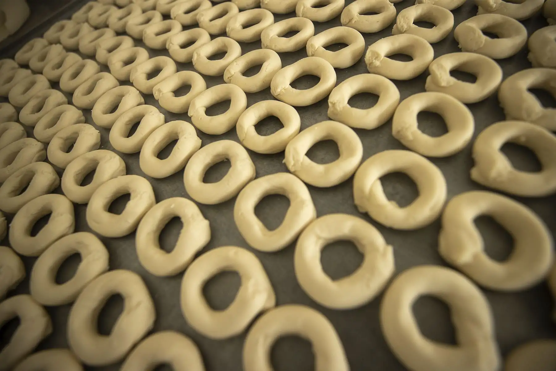 Dulces tradicionales ucayalinos casi olvidados resurgen y deleitan paladares con éxito gracias a empresa impulsada por mujeres que los elabora artesanalmente Foto: ANDINA/Braian Reyna