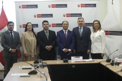 Ministro de Trabajo recibe a funcionarios del Gobierno de Paraguay para intercambio de buenas prácticas del sector