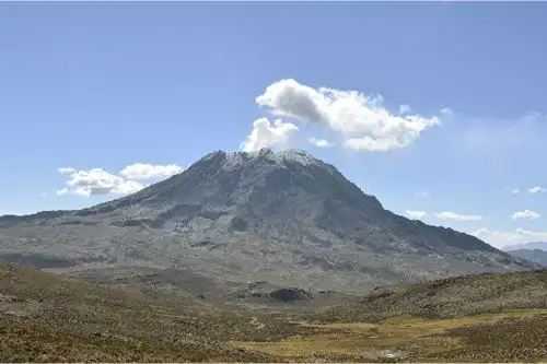 El volcán Ubinas está ubicado en la región sureña de Moquegua. Foto: ANDINA/Difusión